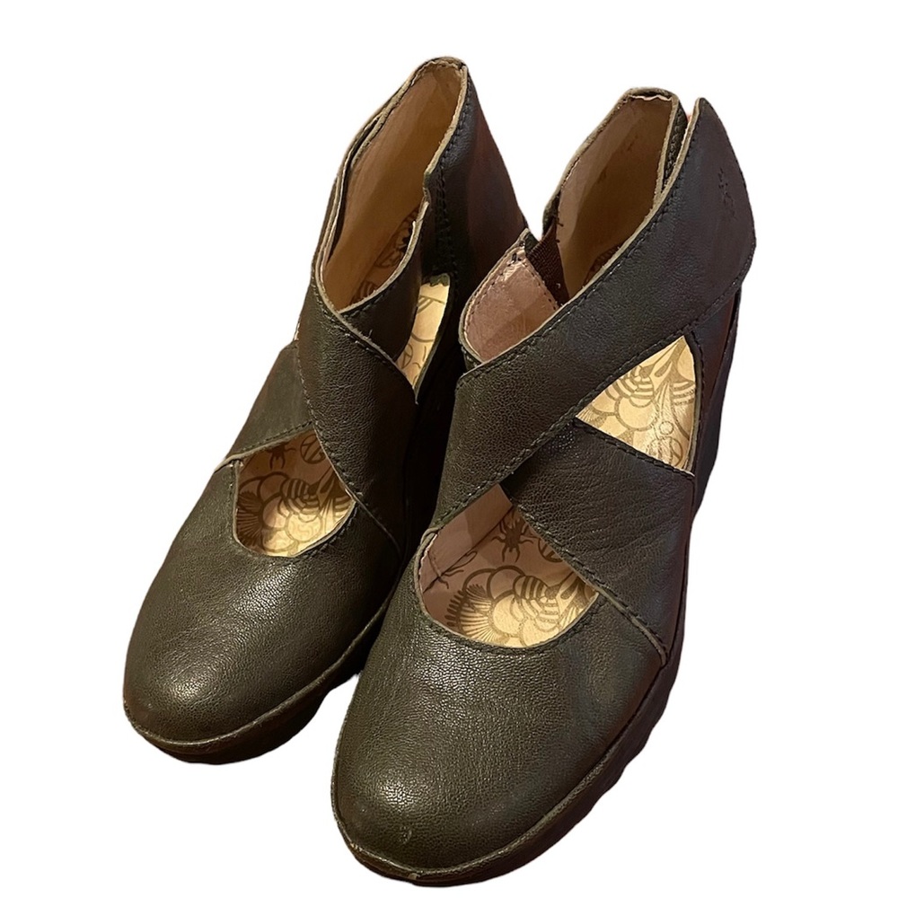 Fly London “Yogo” style. Olive Green size 40.